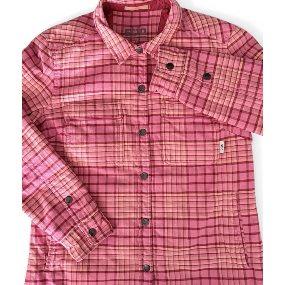 STIO Women's M Buckhorn Shacket Plaid Insulated Flannel Shirt Red Pink Snaps
